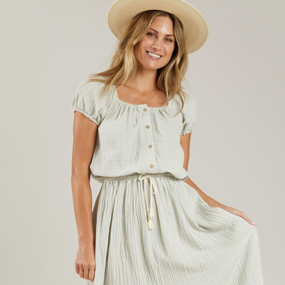Rylee + Cru ruffle midi skirt || blue micro stripe - M